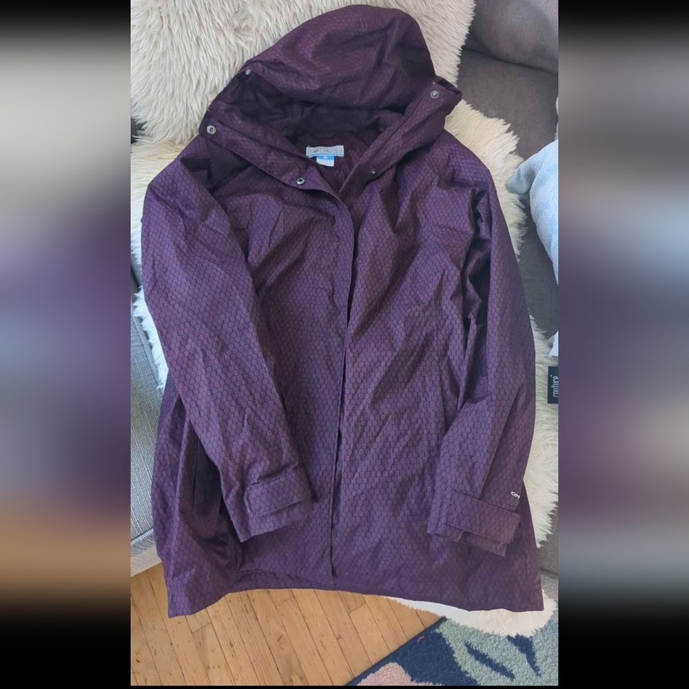 Columbia Omni tech long windbreaker/rain jacket